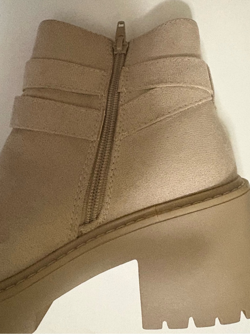 NWOT Madden Girl Beige Suede Chukka Lug Sole Ankle Boots | Size 6.5 - Picture 5 of 8